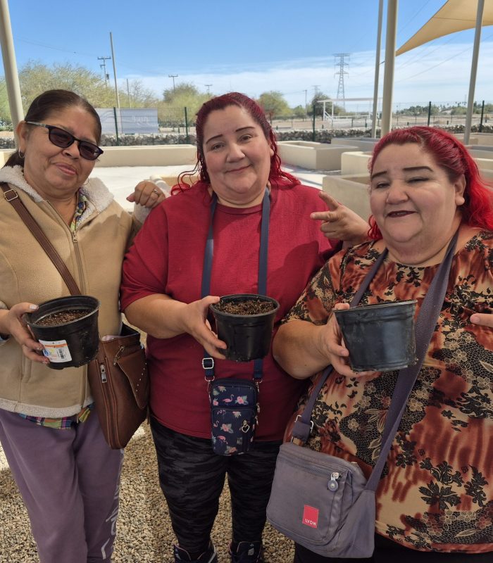 20260212 - Taller de Huerto UC Mexicali Fluye día uno - (64)